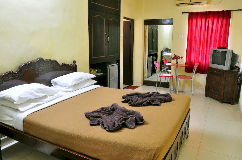 Marina Bay Beach Resort Candolim Exterior foto