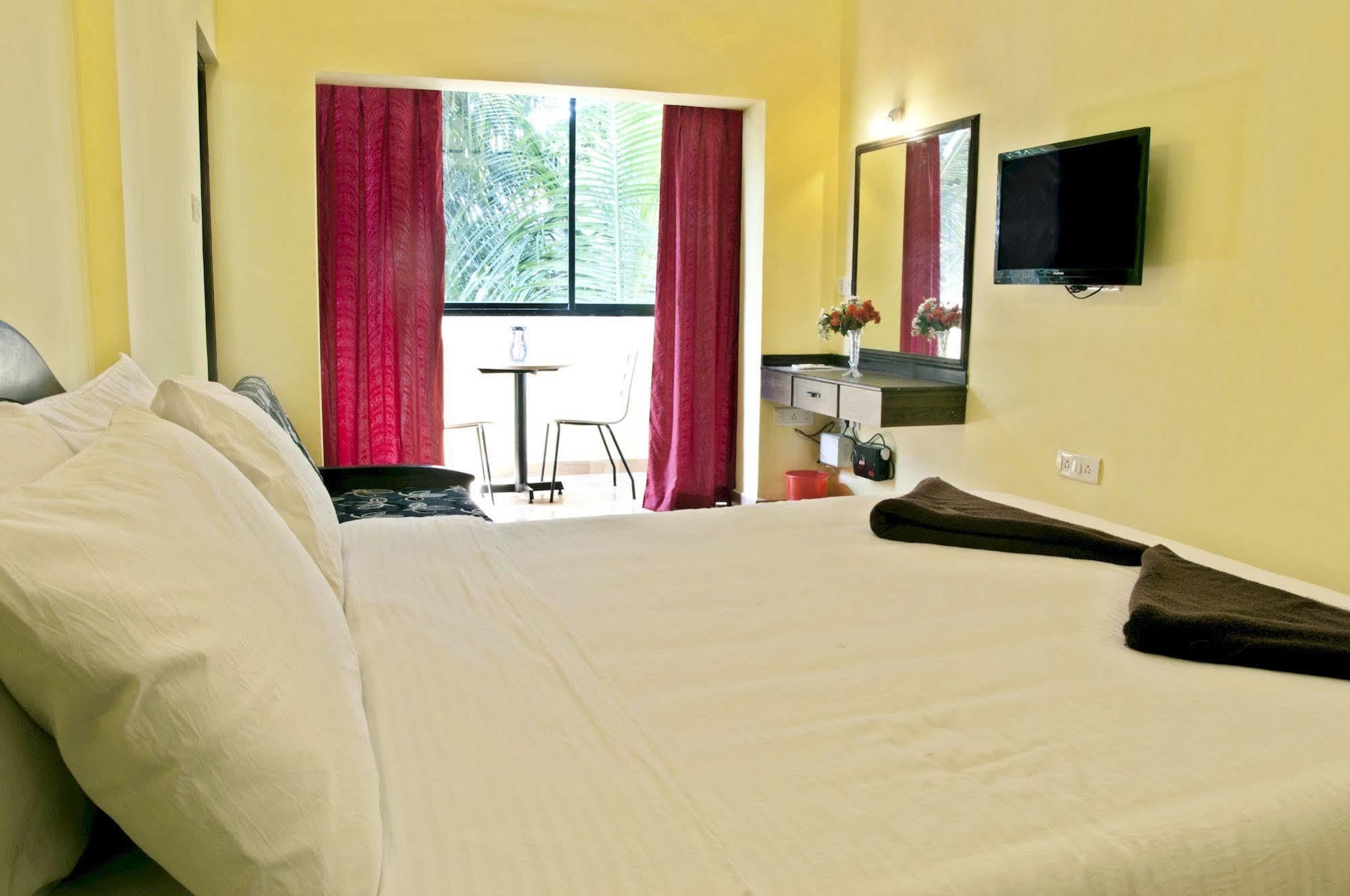 Marina Bay Beach Resort Candolim Exterior foto